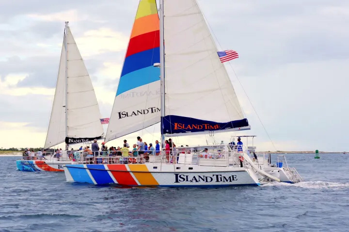Things To Do https://emeraldbeachproperties.icnd-cdn.com/images/thingstodo/Island Time Sailing.jpg